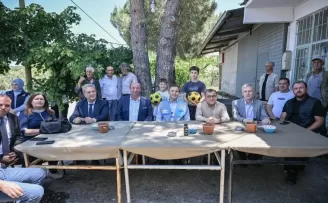 Balıkesir’de Başkan Akın’dan 1 günde 12 mahalleye ziyaret