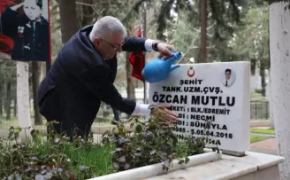 Balıkesir Edremit Şehitliği’ne anlamlı ziyaret