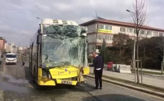 Başakşehir’de 2 İETT otobüsü kafa kafaya çarpıştı: 6 yaralı
