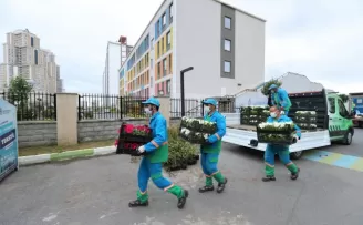 Başakşehir’de atıklar rengârenk çiçek açıyor
