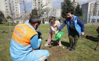 Başakşehir’de fidanlar çocuklarla birlikte büyüyor
