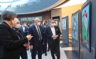 Başakşehir’de küçük cam parçaları sanata dönüştü
