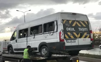 Başakşehir’de servis minibüsü devrildi: 14 yaralı
