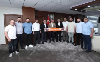 Başkan Büyükakın şampiyon sporcuları ağırladı