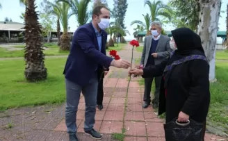 Başkan Ekim, Anneler Günü’nü unutmadı
