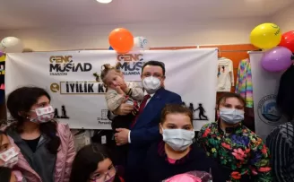 Başkan Genç, 23 Nisan öncesi çocukları sevindirdi
