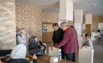 Başkan Günel, depremzedeler ile görüştü

