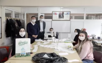 Başkan Koçhan’dan ilçe sakinlerine maskeli hediye paketi
