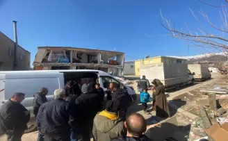 Başkan Özkan Alp deprem bölgesinde
