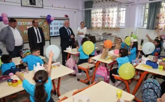 Başkan Şadi Özdemir’den “Okula hoş geldin” hediyesi