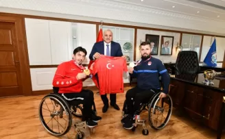 Başkan Zorluoğlu şampiyon kardeşleri ağırladı