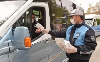Başkent esnafına maske dağıtımı devam ediyor
