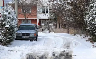 Başkent güne kar yağışı ile başladı
