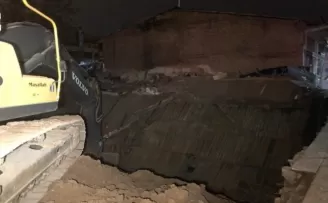 Başkent’te 3 katlı hırdavatçı dükkanı çöktü: 1 köpek enkaz altında kaldı
