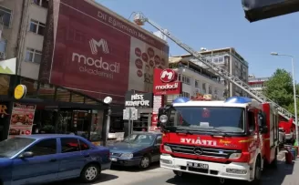 Başkent’te çatı yangını itfaiyeyi alarma geçirdi
