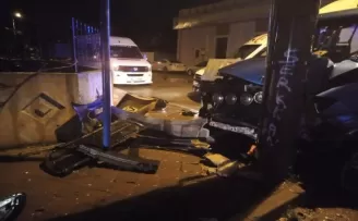 Başkent’te dolmuş ile taksi kafa kafaya çarpıştı
