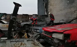 Başkent’te hurda araç atölyesinde yangın
