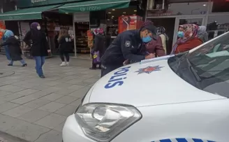 Başkent’te mağaza açılışı sosyal mesafeyi unutturdu
