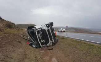 Başkent’te tır devrildi: 1 ölü
