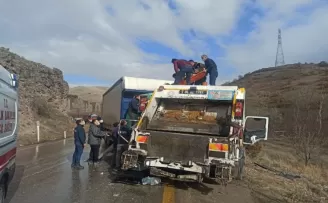 Başkent’te tır ile çöp kamyonu çarpıştı: 6 yaralı
