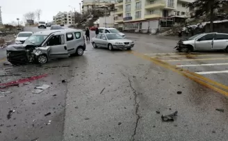 Başkent’te trafik kazası: 2 yaralı
