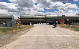 Başkent’te yük treni traktöre çarptı: 1 yaralı
