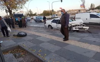 Başkentte dolmuş ile otomobil çarpıştı: 4 yaralı
