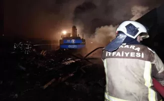 Başkentte palet üretilen iş yerinde çıkan yangın söndürüldü
