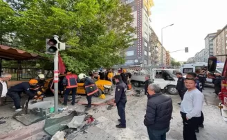 Başkentte zincirleme kaza kamerada: 2 yaralı
