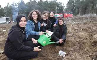 Bayrampaşa’da fidanlar deprem şehitleri için dikildi
