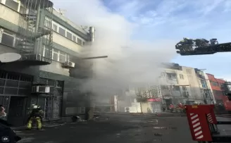 Bayrampaşa’da oto tamirhanesinde yangın
