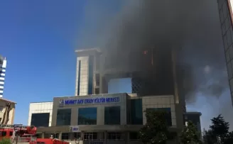 Bayrampaşa Mehmet Akif Ersoy Kültür Merkezinde korkutan yangın
