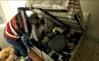 Baza altından uyuşturucu fışkırdı
