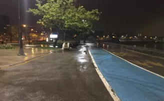 Beklenen yağmur etkili oldu, Caddebostan Sahil boş kaldı
