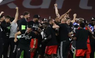Beşiktaş 12 yıl sonra çifte kupayı müzesine götürdü
