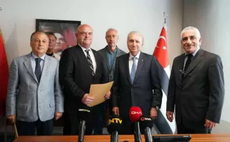 Beşiktaş Başkan Adayı Fuat Çimen listesini teslim etti
