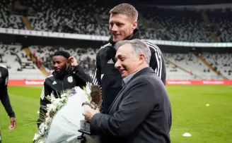 Beşiktaş, Dünya Kupası’nda forma giyen isimlere plaket verdi
