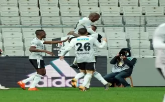 Beşiktaş ilk yarı işi bitirdi!
