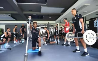 Beşiktaş salonda çalıştı
