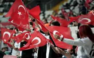 Beşiktaş’ta galibiyete rağmen ‘istifa’ sesleri
