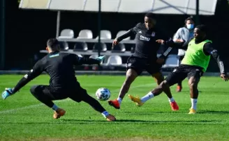 Beşiktaş’ta M. Başakşehir maçı hazırlıkları sürüyor

