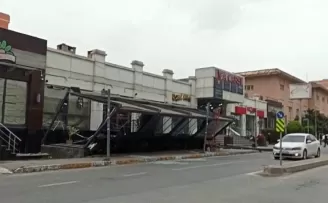 Beylikdüzü’nde lodos  çatıyı uçurdu

