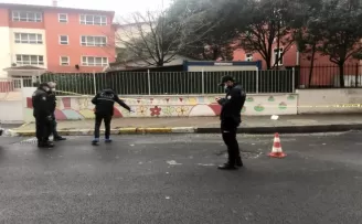 Beylikdüzü’nde okul önünde silahla yaralama
