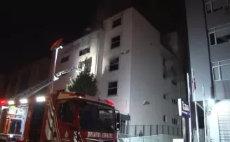 Beylikdüzü’nde tekstil fabrikasının deposunda yangın çıktı
