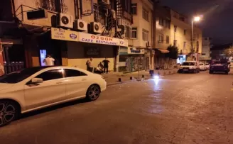 Beyoğlu’nda iş yerine ve lüks bir araca silahlı saldırı
