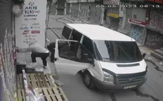 Beyoğlu’nda yarım milyonluk kablo hırsızlığı kamerada

