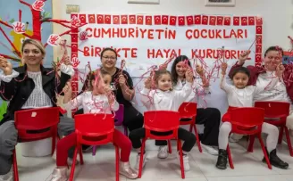 Bornova’da Cumhuriyet coşkusu çocuklarla başladı