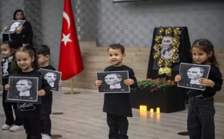 Bornova’da minik yüreklerden Atatürk’e duygusal anma