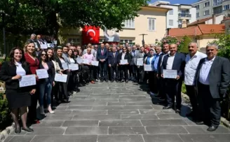 Bornova’da Muhtarlar Akademisi’nde mezuniyet heyecanı
