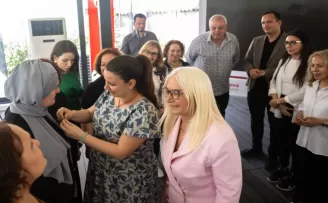 Bornova’da yeni üyeler CHP rozetlerine kavuştu